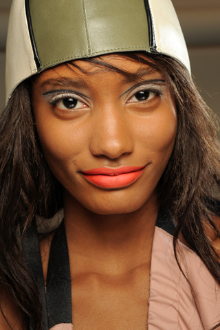 red lipstick for olive skin. Many dark skin women might